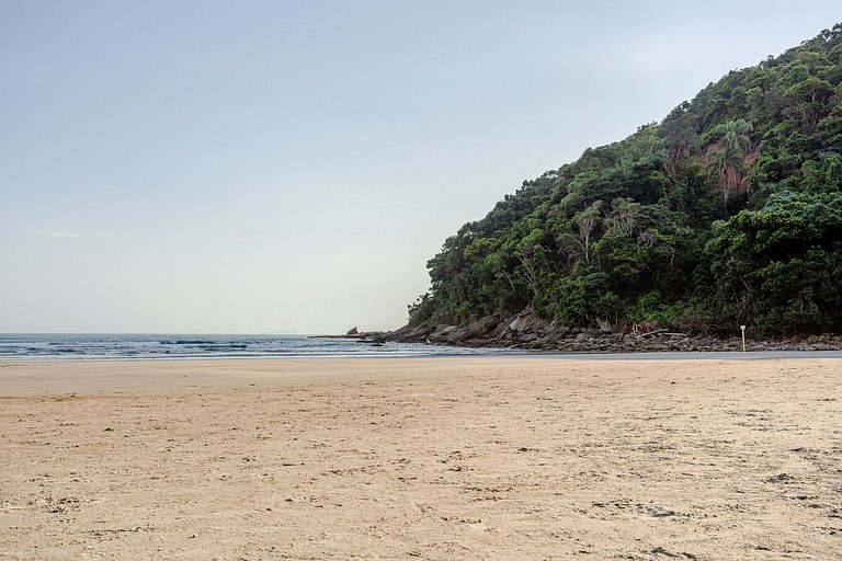 Casa deliciosa 1min da praia Baleia ar condicionad