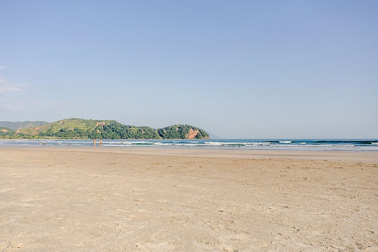Casa a 20m da praia da Baleia com ar wifi 4 dorms