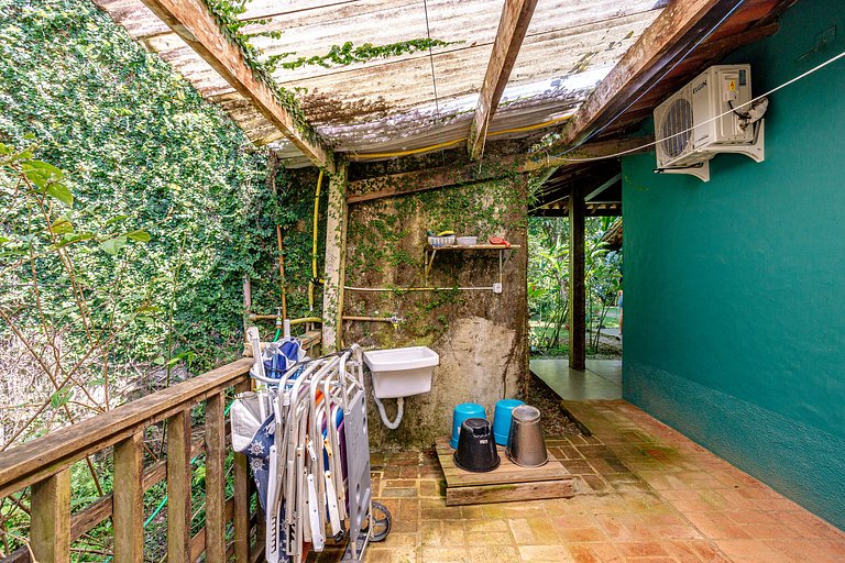 Casa deliciosa 1min da praia Baleia ar condicionad