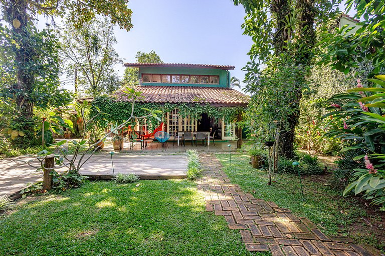 Casa a 20m da praia da Baleia com ar wifi 4 dorms