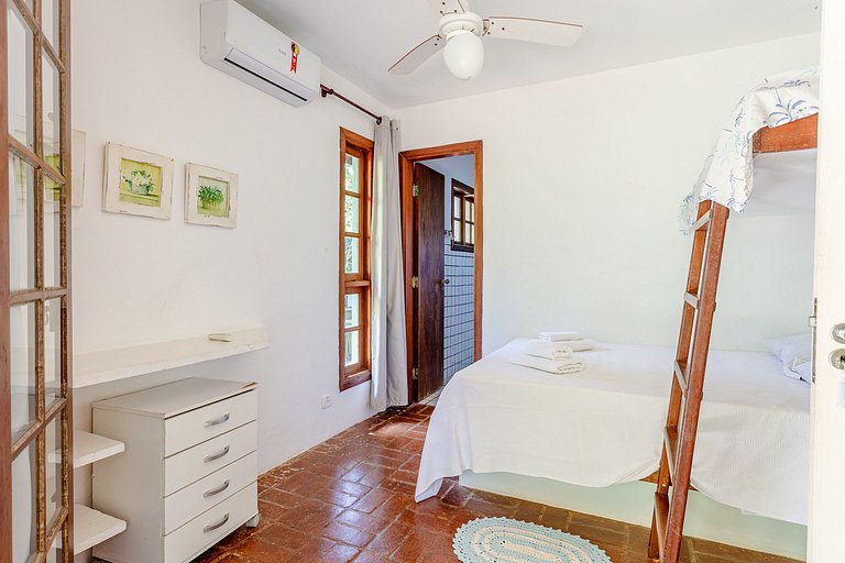 Casa a 20m da praia da Baleia com ar wifi 4 dorms