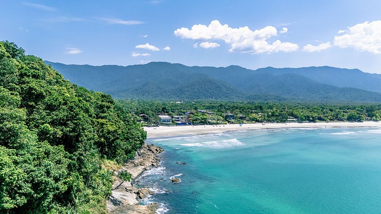Casa a 20m da praia da Baleia com ar wifi 4 dorms