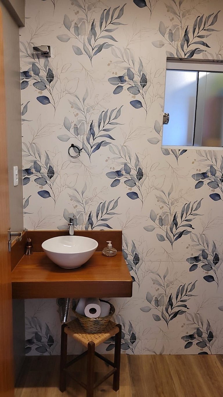 Casa Duplex: suíte, cozinha completa, 2 banheiros