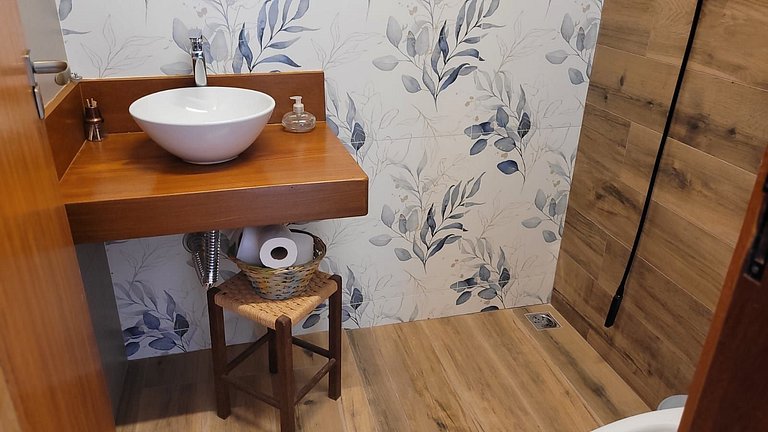 Casa Duplex: suíte, cozinha completa, 2 banheiros