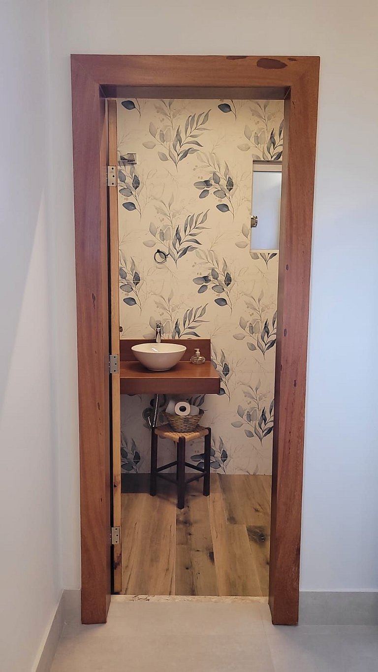 Casa Duplex: suíte, cozinha completa, 2 banheiros