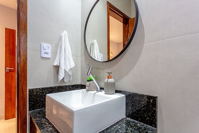 Casa 4 Suítes, Piscina e Churrasqueira Próx Praias