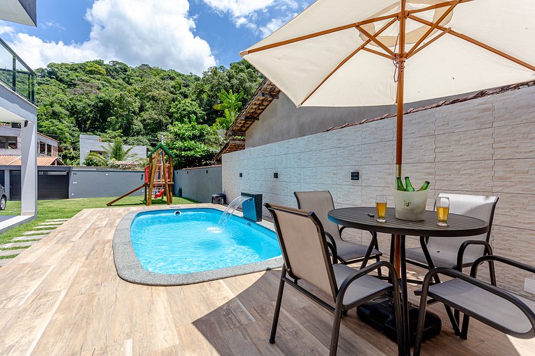 Casa 4 Suítes, Piscina e Churrasqueira Próx Praias
