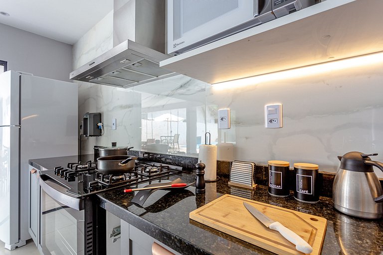 Casa 4 Suítes, Piscina e Churrasqueira Próx Praias