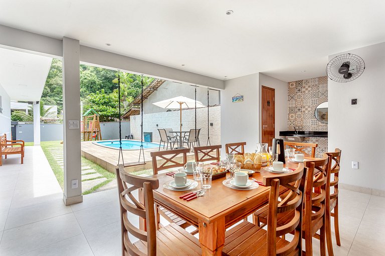 Casa 4 Suítes, Piscina e Churrasqueira Próx Praias