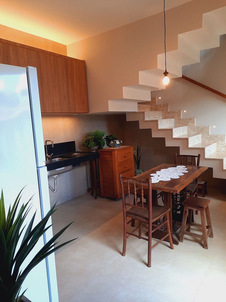 Casa Duplex: suíte, cozinha completa, 2 banheiros