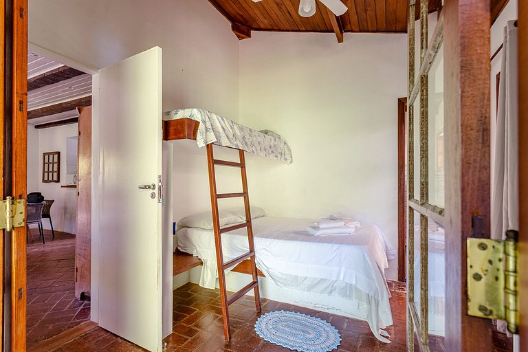 Casa a 20m da praia da Baleia com ar wifi 4 dorms