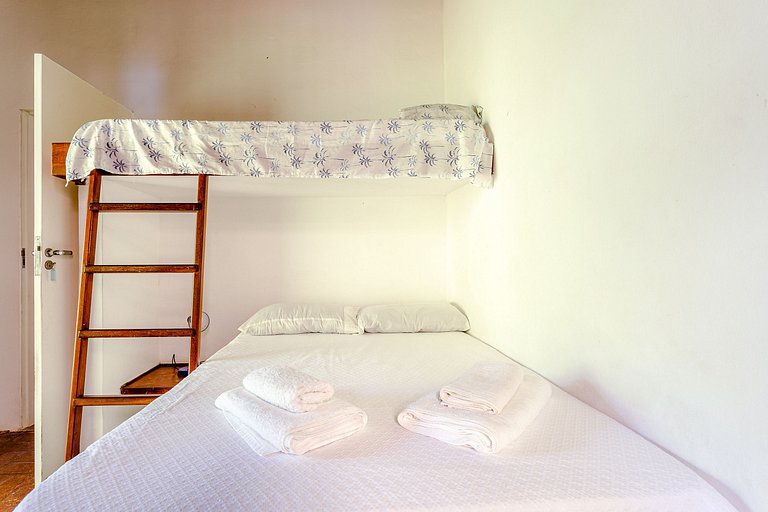 Casa a 20m da praia da Baleia com ar wifi 4 dorms