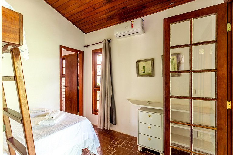 Casa a 20m da praia da Baleia com ar wifi 4 dorms