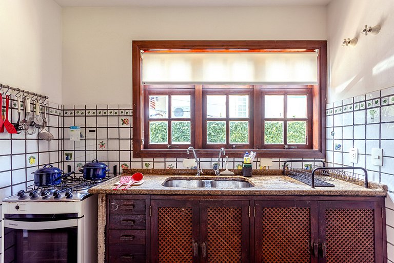 Casa deliciosa 1min da praia Baleia ar condicionad