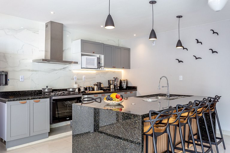 Casa 4 Suítes, Piscina e Churrasqueira Próx Praias