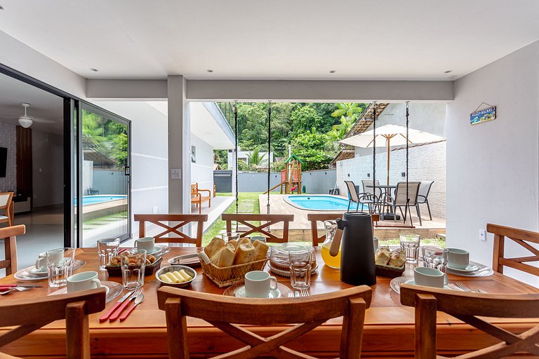 Casa 4 Suítes, Piscina e Churrasqueira Próx Praias