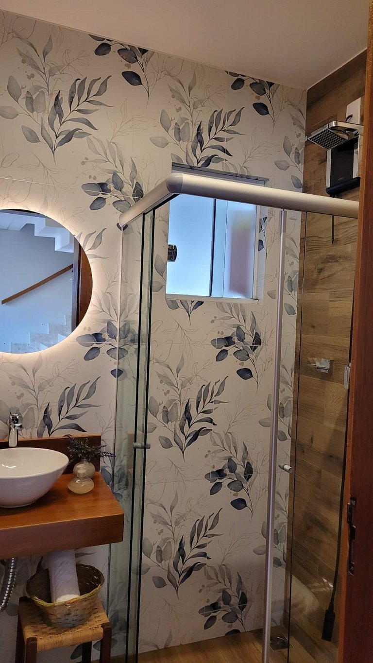 Casa Duplex: suíte, cozinha completa, 2 banheiros