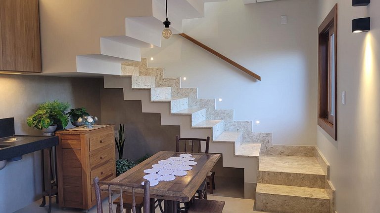 Casa Duplex: suíte, cozinha completa, 2 banheiros