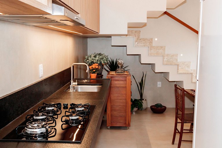 CasaMaris1 - Duplex: suíte, cozinha equipada, 2 banheiros, g