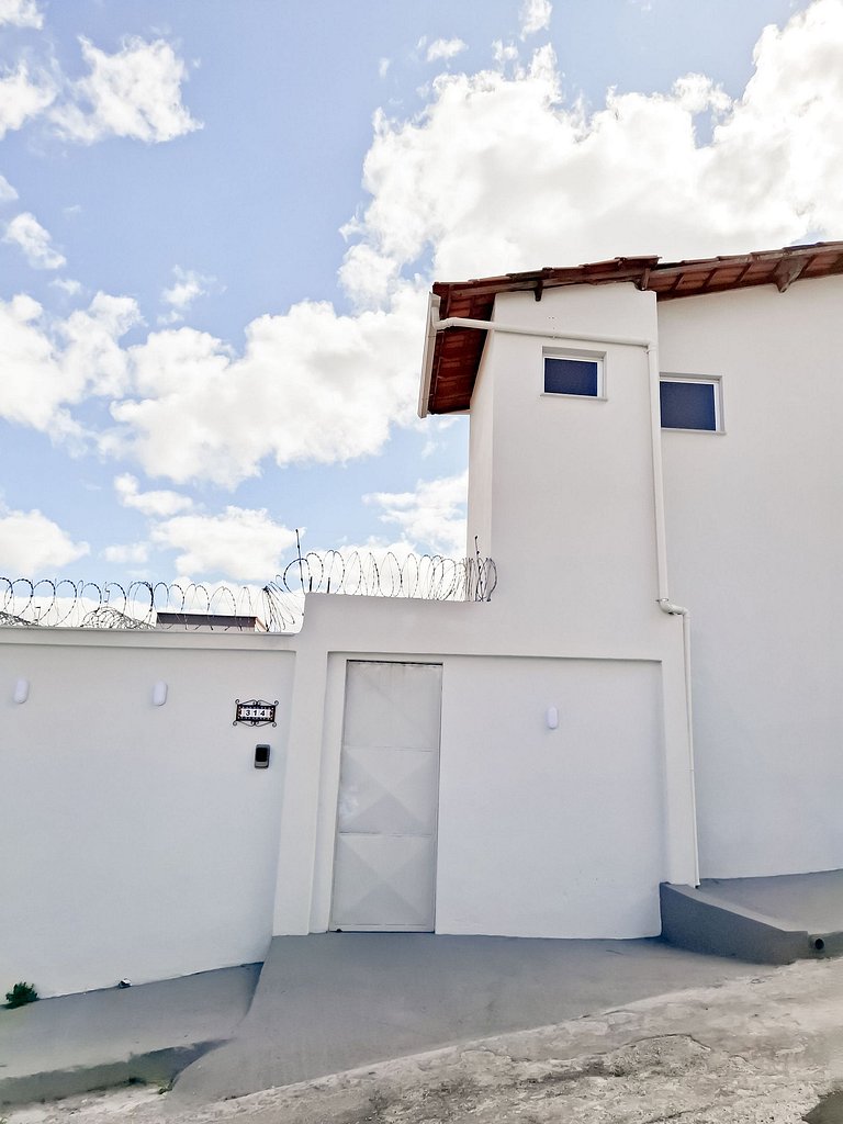 Casa Duplex: suíte, cozinha completa, 2 banheiros