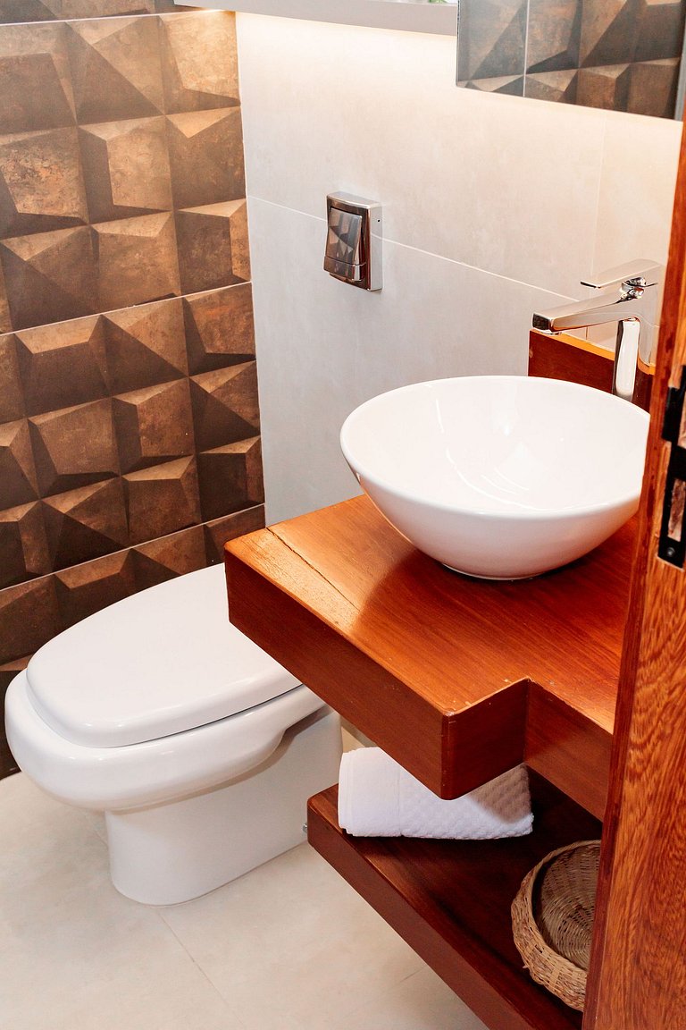 Casa Duplex: suíte, cozinha completa, 2 banheiros