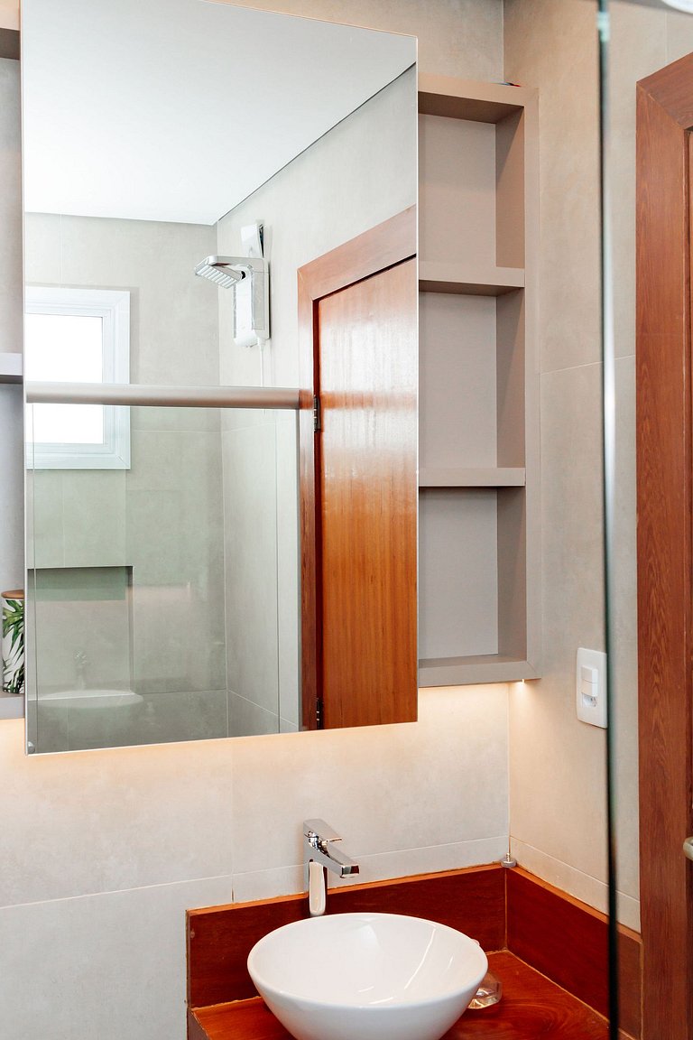 Casa Duplex: suíte, cozinha completa, 2 banheiros