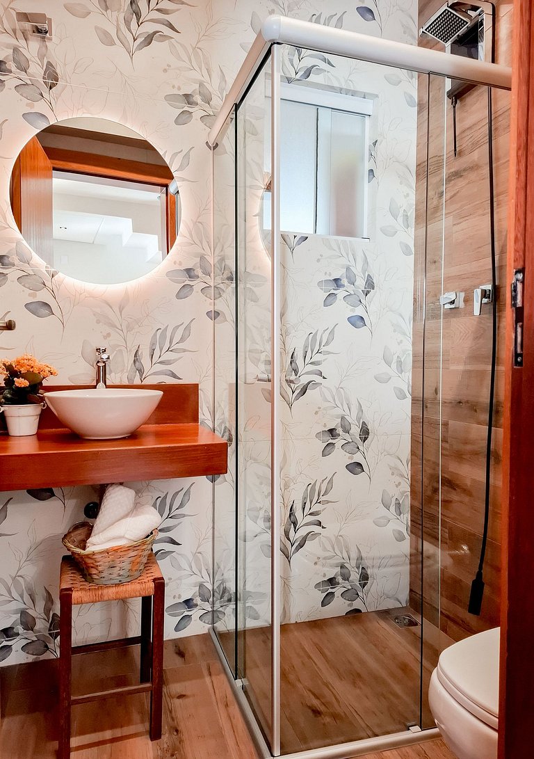 Casa Duplex: suíte, cozinha completa, 2 banheiros